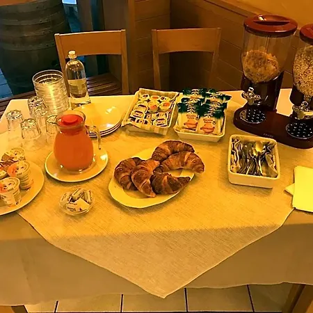Borgonuovo 3*