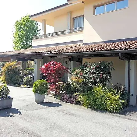 Borgonuovo 3*