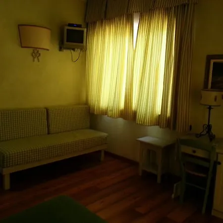 Borgonuovo فندق 3*